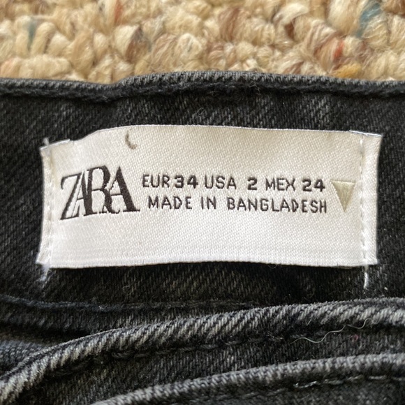 Black high rise jean short - Picture 2 of 3